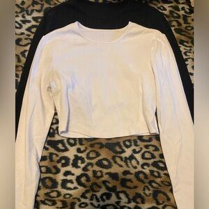 2 pack black & white long sleeve crop top